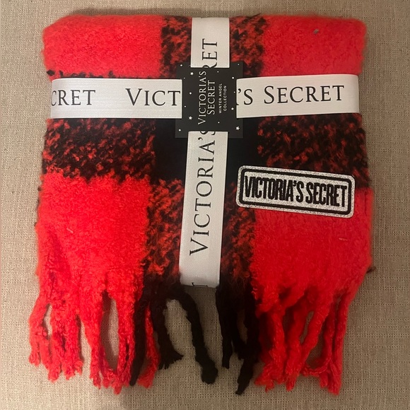 NWT VICTORIA’S SECRET Scarlet Check Red and Black Scarf - Picture 1 of 4